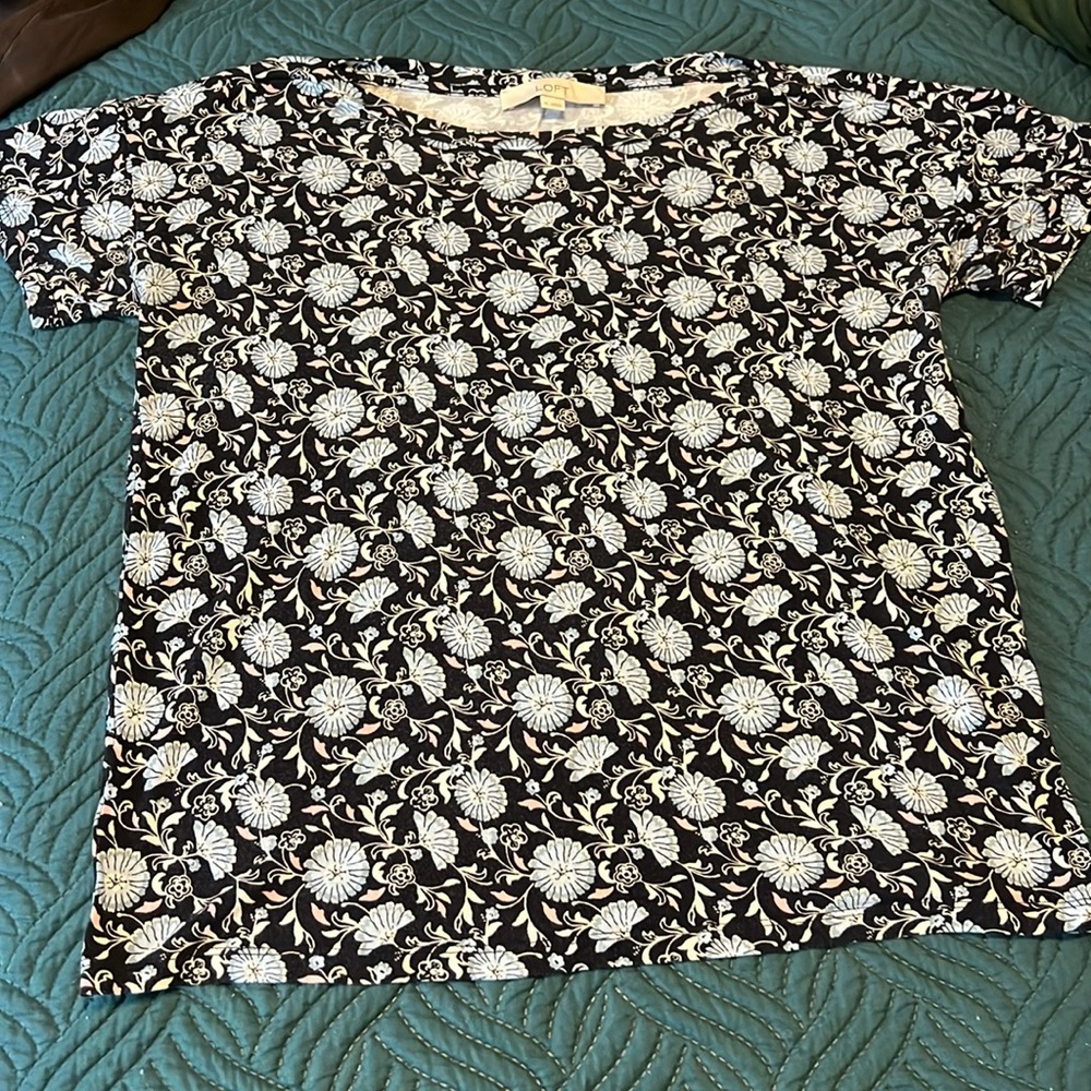 Loft Navy Floral Top Size Medium